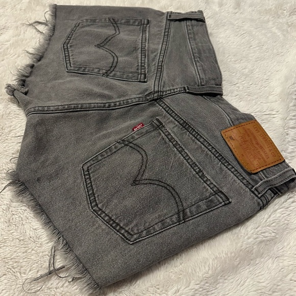 Levi’s Grey High Rise Shorts - Picture 2 of 7
